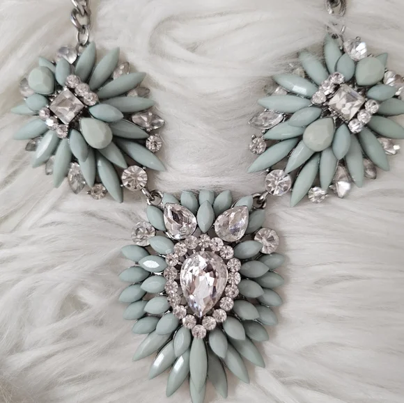 Natasha Gorgeous Necklace. 📿 - Picture 5 of 9